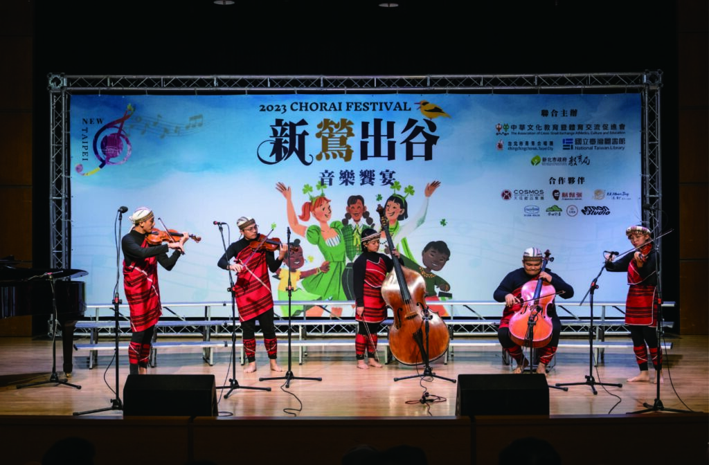 來自南投仁愛鄉的親愛愛樂弦樂團 是臺灣第一個原住民弦樂團