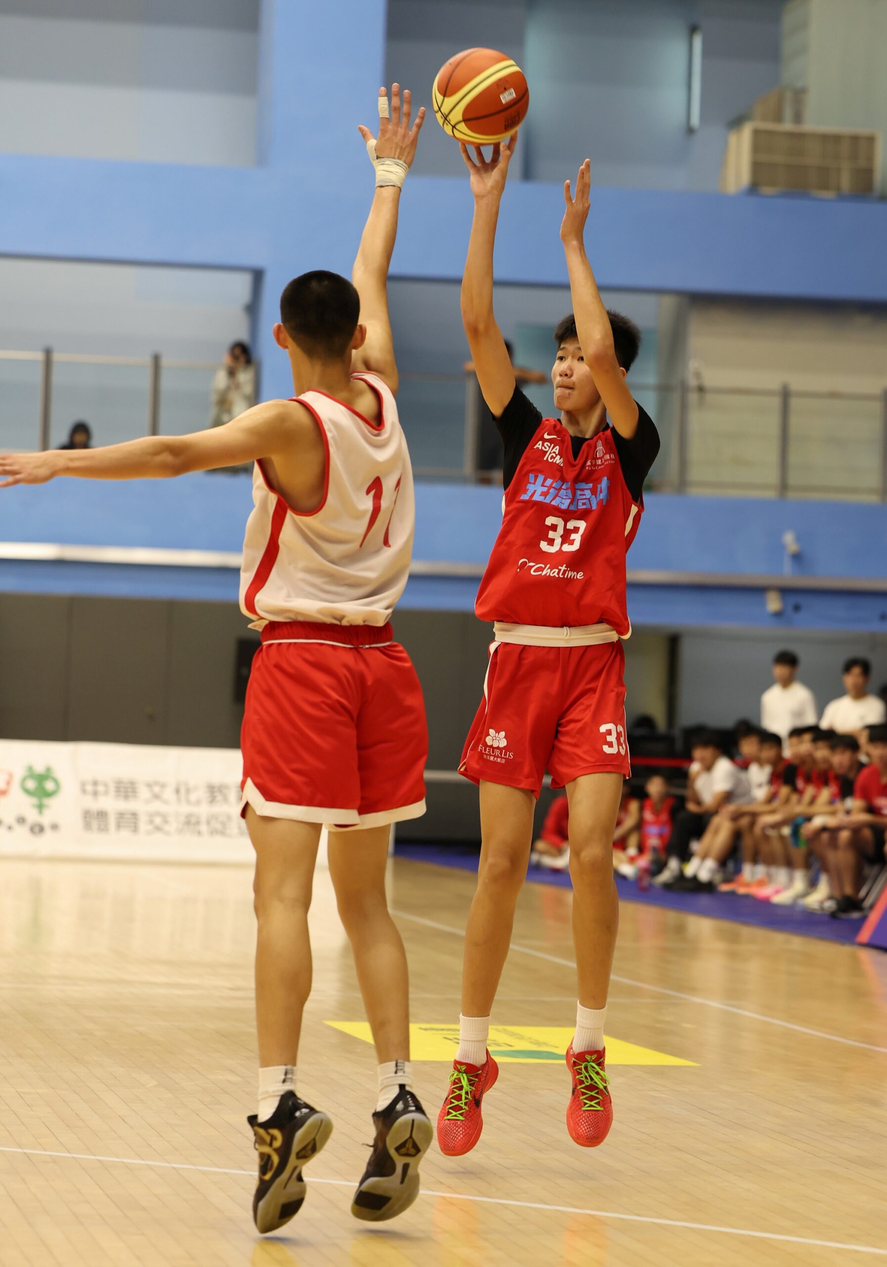 興富發登峰造極青年籃球邀請賽高中組開打 200公分長人潘皓瀚坐鎮光復擊退少了MVP黃瀚陞的南山